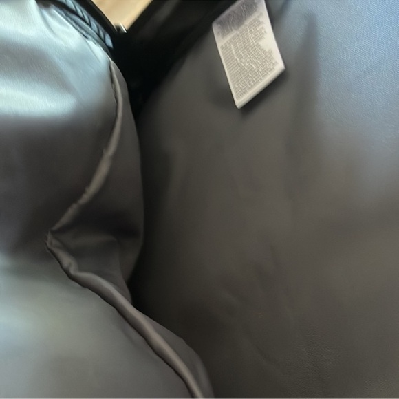 north face black backpack - Picture 3 of 4